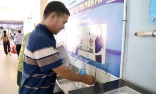 Nhiều bệnh viện chủ động chống nóng, giảm áp lực cho người khám