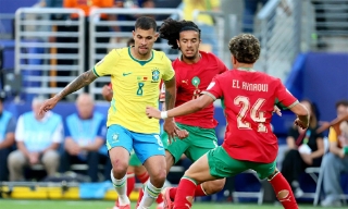 Vinicius tỏa sáng, Brazil thoát thua Morocco