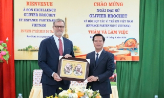 Đại sứ Cộng hòa Pháp thăm, làm việc tại Cơ sở Bảo trợ xã hội tổng hợp Bắc Ninh