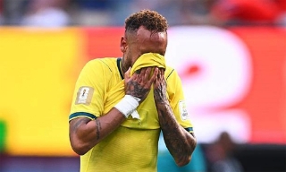 Neymar khóc nức nở, giã từ đội tuyển ngày Brazil bị loại ở World Cup