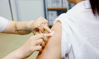 Quên tiêm mũi nhắc vaccine, trẻ vẫn có nguy cơ mắc viêm não Nhật Bản