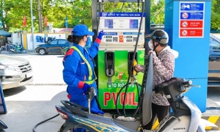 Bộ Công Thương điều chỉnh giá xăng dầu, E10RON95-III ở mức 21.435 đồng mỗi lít