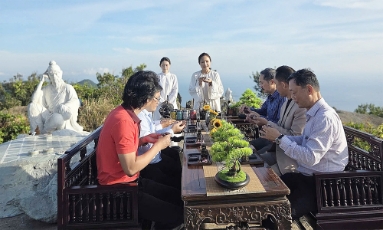  Ra mắt tour thưởng trà trên đỉnh Bàn Cờ như tỷ phú Bill Gates