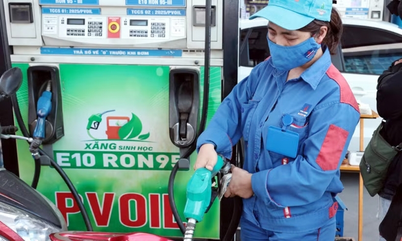  Xăng dầu trong nước đồng loạt giảm, E10RON95-III xuống còn 22.324 đồng/lít