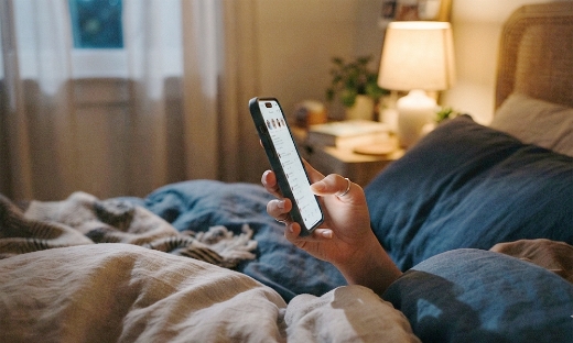 Điều gì xảy ra nếu tiếp xúc ánh sáng xanh trước khi ngủ?