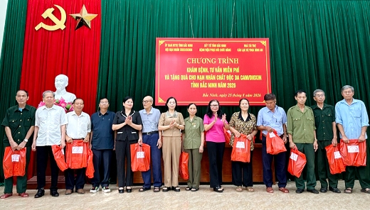 Bắc Ninh: Trao tặng 100 suất quà và khám bệnh miễn phí cho nạn nhân da cam