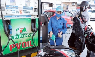 Giá dầu diesel giảm còn 27.743 đồng, xăng E10 tăng lên 23.274 đồng từ 15 giờ