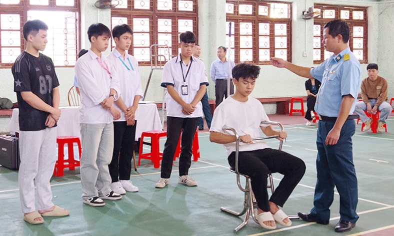  Bắc Ninh: Tổ chức khám tuyển phi công quân sự từ ngày 12/10