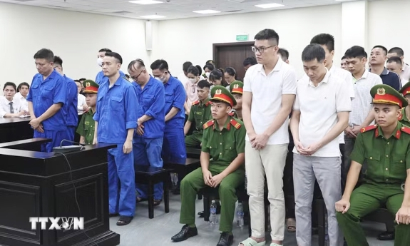 Ông trùm sản xuất 426 lô sản phẩm sữa giả bị phạt 30 năm tù