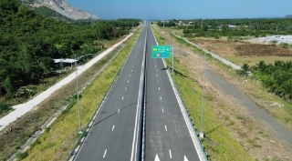 Bổ sung biển báo khoảng cách giữa các xe ôtô tại các vị trí áp dụng xử phạt