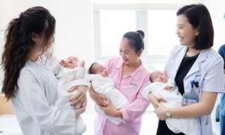 Mẹ mang tam thai, một bé chào đời tuần 27, hai bé còn lại được giữ thêm 36 giờ