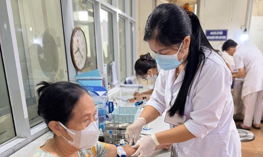 Người cao tuổi, người bệnh nặng sẽ được khám sức khỏe tại nhà