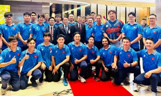 Thủ tướng Lê Minh Hưng gặp gỡ, động viên đội tuyển bóng chày Việt Nam tại Lào