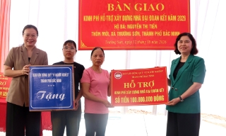 Bắc Ninh trao kinh phí hỗ trợ xây nhà Đại đoàn kết tại xã Trường Sơn