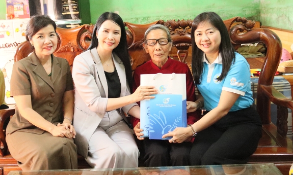 Bắc Ninh: Thăm, tặng quà Mẹ Việt Nam Anh hùng và trẻ em có hoàn cảnh khó khăn