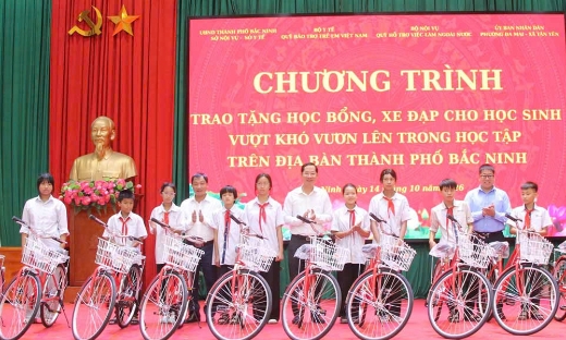 Bắc Ninh: 80 trẻ em phường Đa Mai, xã Tân Yên được tặng quà, học bổng