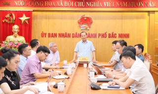 Phó Chủ tịch Thường trực UBND thành phố Mai Sơn làm việc với Trường Đại học Công nghệ Đông Á