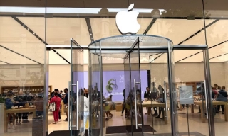 Mẫu iPhone Duo của Apple 'cháy hàng' trong ngày mở bán