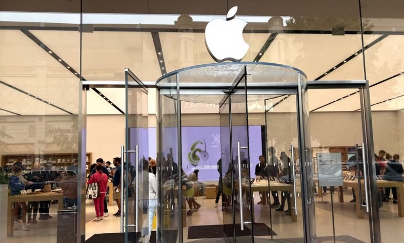  Mẫu iPhone Duo của Apple 'cháy hàng' trong ngày mở bán
