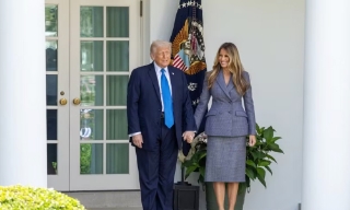 Bầu cử Mỹ: Tổng thống Trump và phu nhân bỏ phiếu sớm tại Florida
