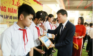 Sacombank Chi nhánh Bắc Ninh trao tặng học bổng “Ươm mầm cho những ước mơ” cho học sinh