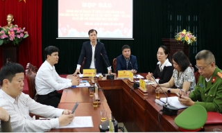 Bắn pháo hoa chào mừng Lễ công bố và đón nhận Di sản văn hóa phi vật thể quốc gia hội Lim