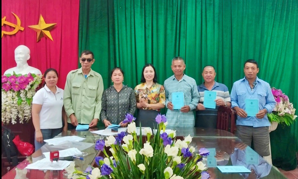 Giải ngân Dự án "Chăn nuôi Ngựa bạch sinh sản" tại xã Quang Trung