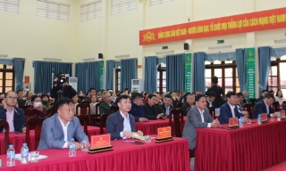 Tặng 105 suất quà Tết cho hộ nghèo và cận nghèo ở phường Trí Quả