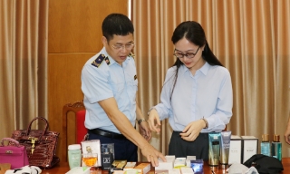 Bắc Ninh: Tập huấn phân biệt hàng thật, hàng giả cho lực lượng chức năng