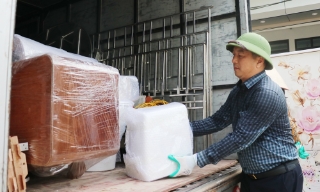 Hội viên nông dân hỗ trợ di dời tài sản phục vụ xây dựng sân bay Gia Bình.