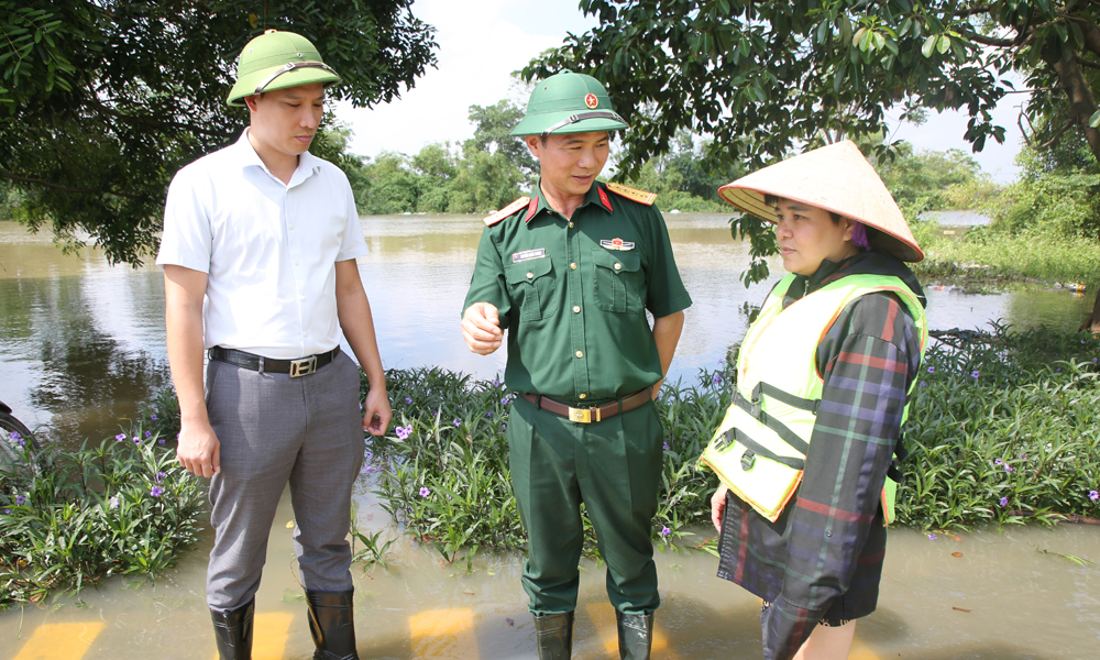  Kịp thời huy động lực lượng hỗ trợ hộ dân xã Tam Giang ứng phó lũ lụt