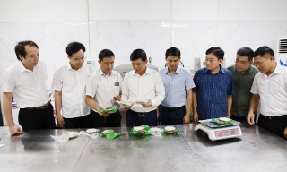Phó Chủ tịch UBND thành phố Ngô Tân Phượng kiểm tra tình hình phát triển kinh tế tập thể trên địa bàn