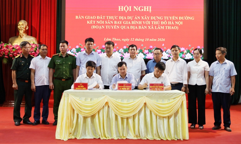  Xã Lâm Thao bàn giao mặt bằng dự án xây dựng tuyến đường kết nối sân bay Gia Bình với Thủ đô Hà Nội