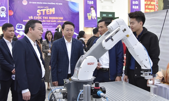 Phường Từ Sơn: Khai mạc Ngày hội STEM và Cuộc thi Robocon lần thứ I năm 2025