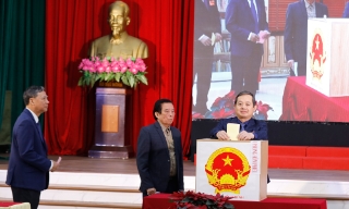 Chủ tịch UBND tỉnh Phạm Hoàng Sơn dự khai mạc bầu cử tại phường Kinh Bắc