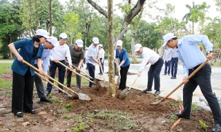 Phường Kinh Bắc ra quân hưởng ứng phong trào Toàn dân chung tay bảo vệ môi trường 