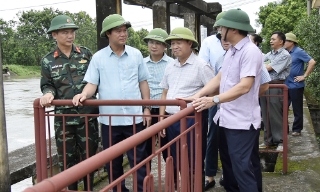 Phó Chủ tịch UBND tỉnh Bắc Ninh Lê Xuân Lợi kiểm tra công tác phòng, chống mưa lũ tại một số địa phương
