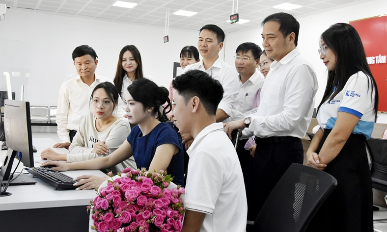  Phó Chủ tịch UBND thành phố Bắc Ninh Đào Thanh Trường kiểm tra triển khai mô hình Trợ lý Nhân dân tại cơ sở