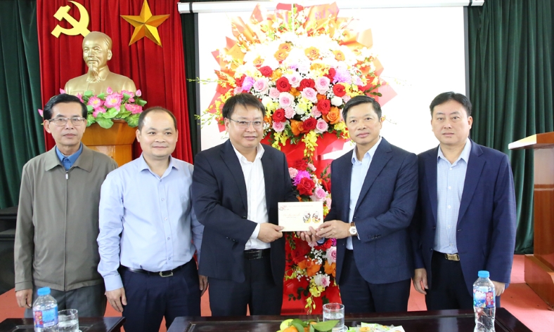  Phó Chủ tịch UBND tỉnh Đào Quang Khải chúc Tết Công ty Môi trường, Công ty Nước sạch Bắc Ninh