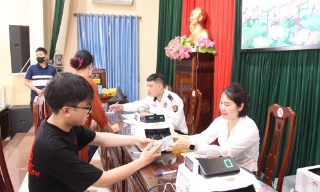 215 hộ dân nhận tiền thưởng bàn giao sớm mặt bằng dự án Cảng hàng không quốc tế Gia Bình