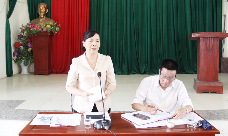  Tổ công tác số 4 làm việc tại thôn Lương Pháp về tuyên truyền vận động, giải phóng mặt bằng