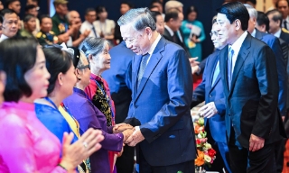 Tổng Bí thư Tô Lâm chủ trì chương trình Gặp mặt người có công và nhân chứng lịch sử năm 2025