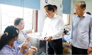 Bí thư Tỉnh ủy Hà Tĩnh thăm hỏi, động viên các nạn nhân bị tai nạn giao thông