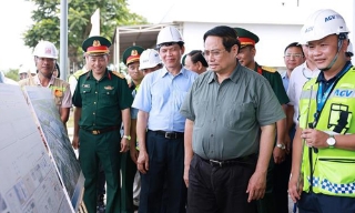Thủ tướng kiểm tra tiến độ dự án nhà ga T2 cảng hàng không Đồng Hới