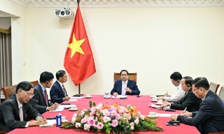Thủ tướng Phạm Minh Chính điện đàm với Thủ tướng Malaysia Anwar Ibrahim