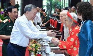 Tổng Bí thư Tô Lâm gặp mặt cán bộ lão thành cách mạng, Bà mẹ Việt Nam anh hùng, tướng lĩnh, Anh hùng Lực lượng vũ trang nhân dân