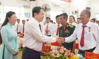 Xác định công tác cán bộ là “then chốt của then chốt”, phục vụ nhân dân