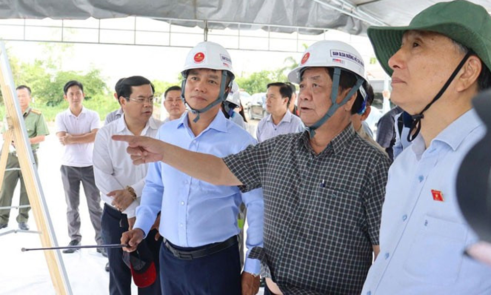  Phấn đấu đưa Dự án đường Hồ Chí Minh về đích đúng hẹn