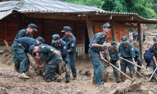 Tổng Bí thư: Tập trung xây dựng nhà cho những người dân mất nhà sau lũ quét