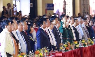 Thủ tướng Chính phủ Phạm Minh Chính tham dự Chương trình nghệ thuật đặc biệt 'Hà Nội - Từ mùa thu lịch sử năm 1945'